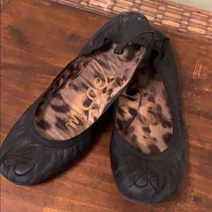 Black foldable flats with leopard